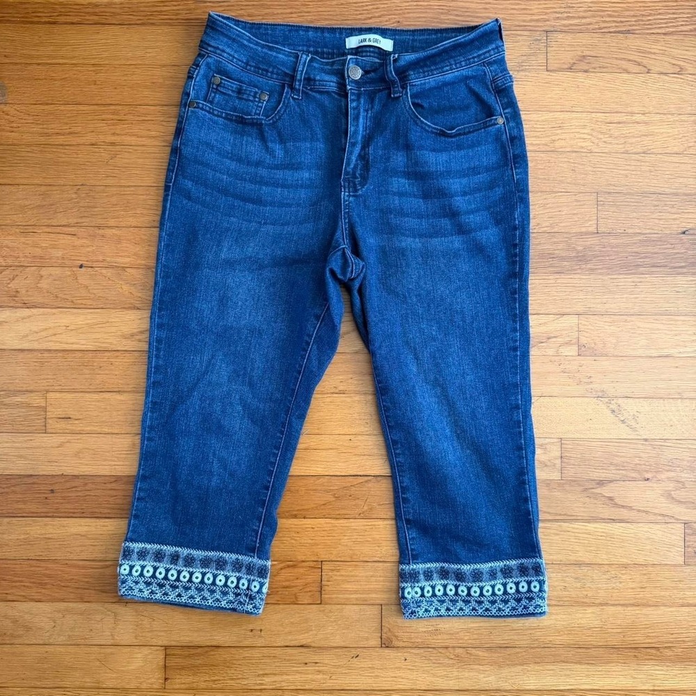 Lark and Gray Dark Wash Embroidered Denim Capris Blue Y2K Boho Size 8P